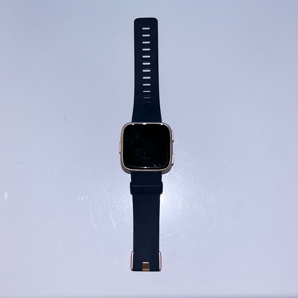 fitbit versa rose gold with charger